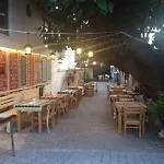 Antonios Bed & Breakfast Side