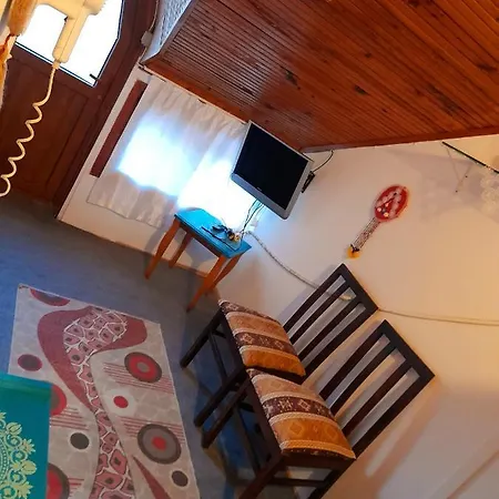 B&B Antonios Side