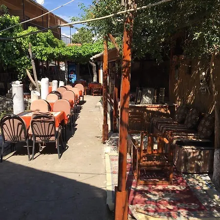 Antonios Oda ve Kahvaltı 2*