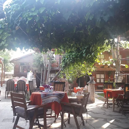 Oda ve Kahvaltı Antonios 2*