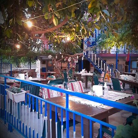 Antonios Bed & Breakfast 2*