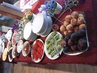 Antonios Frühstückspension Side